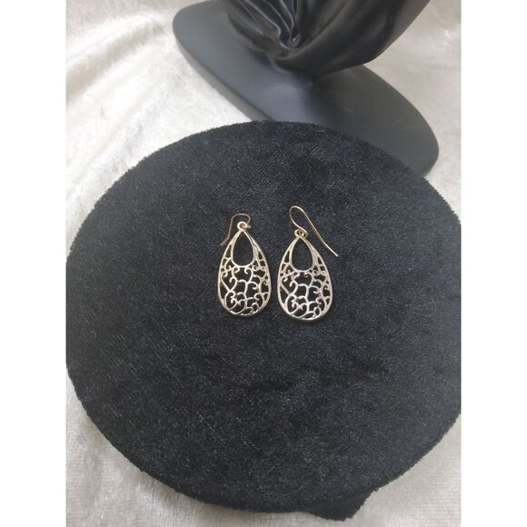 Vintage Gold Tone Teardrop Filigree Dangle Earrings - Picture 4 of 4
